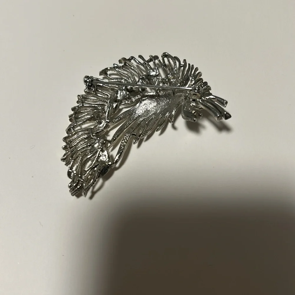 Lisner Silver Tone Leaf Look Brooch Marked
